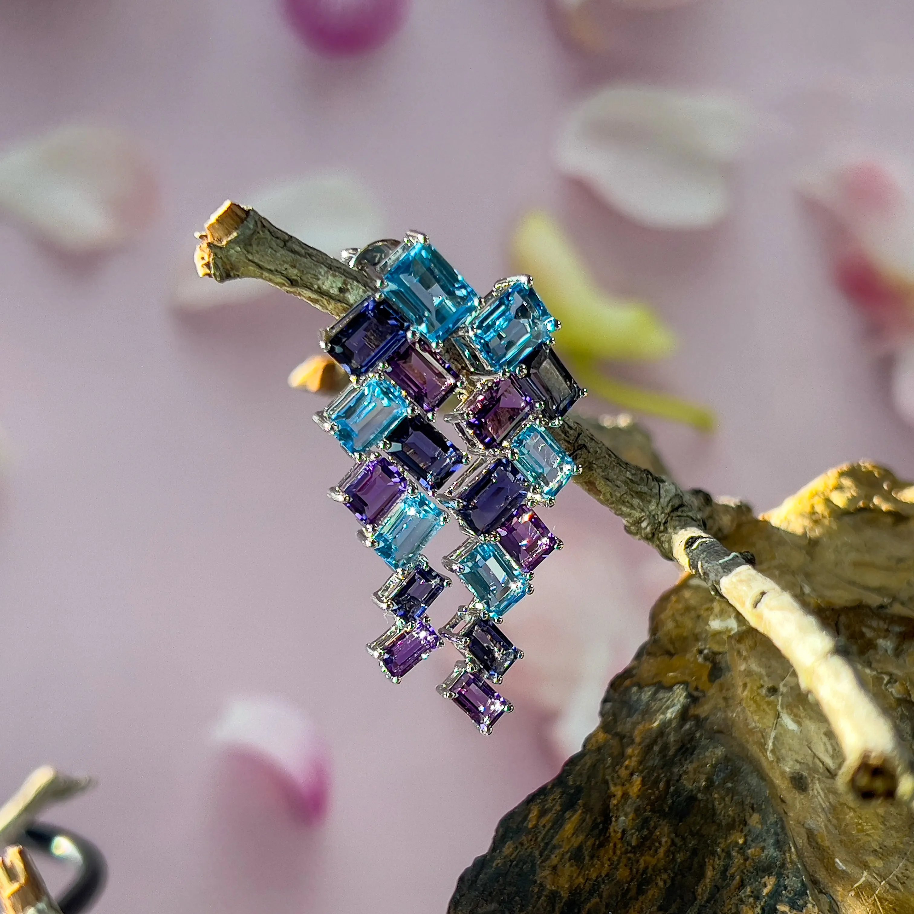 18kt White Gold dangling earrings Blue Topaz, Iolite, Amethyst