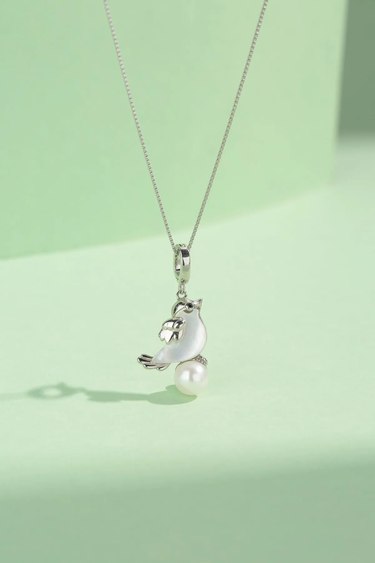 6-7mm Pearl Mother of Pearl Bird Pendant