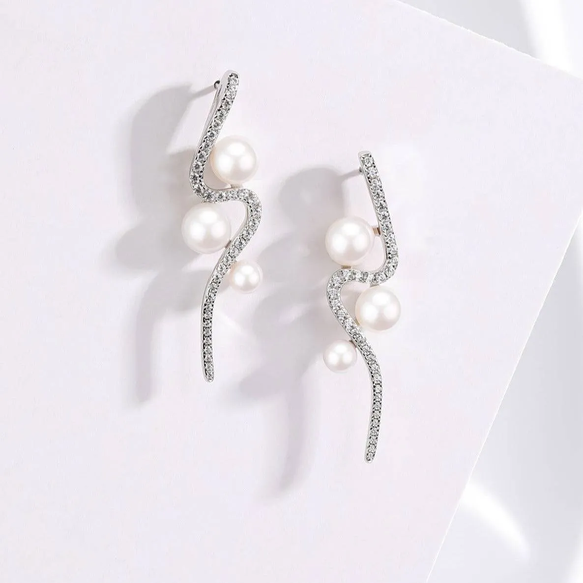 Elegant Curve 925 Silver & Freshwater Pearl Studs