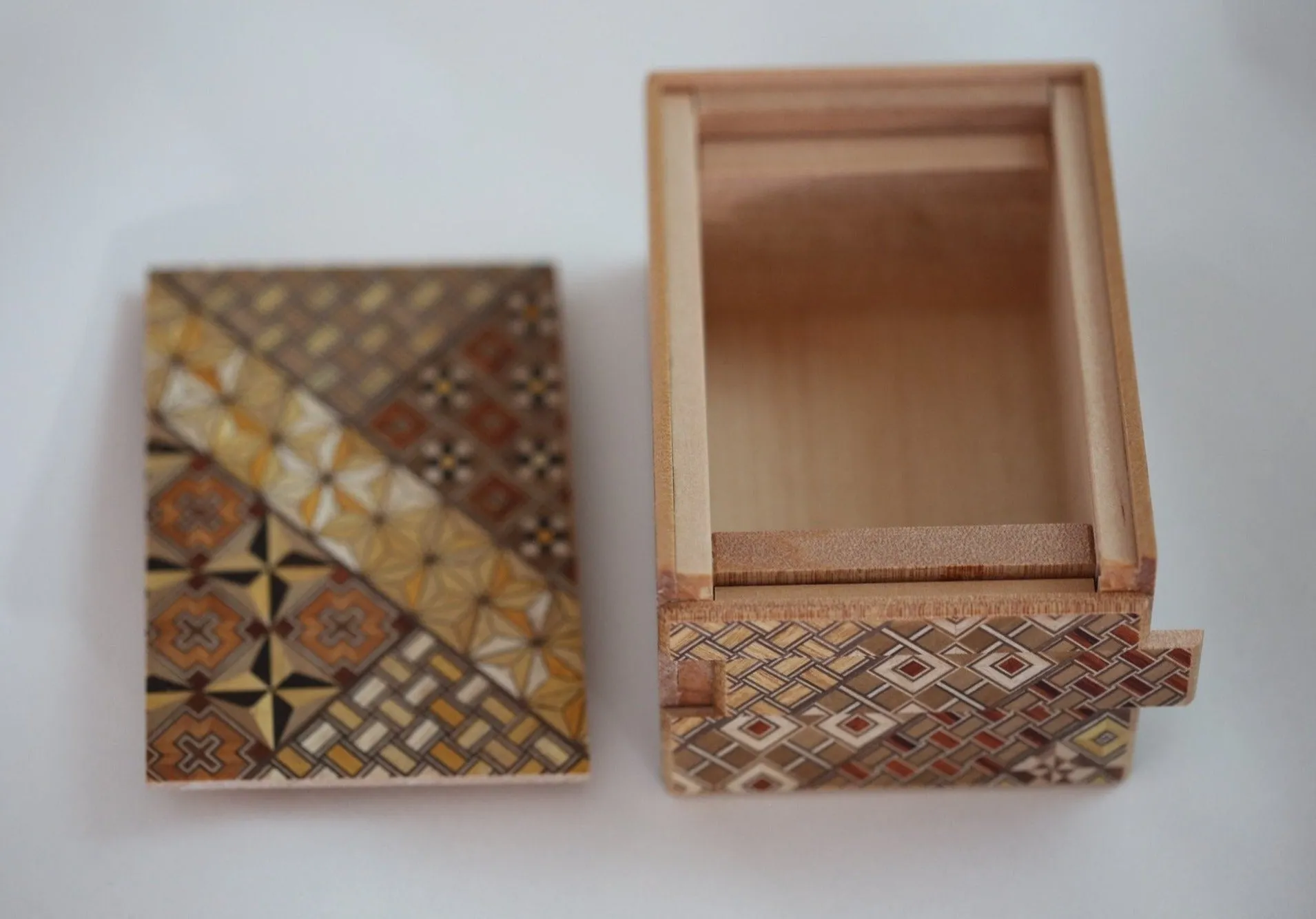 Yosegi Himitsu Bako - Japanese Puzzle Box